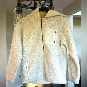 Like new art class pull over